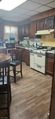 570 Summer Ave, Newark City, NJ 07104