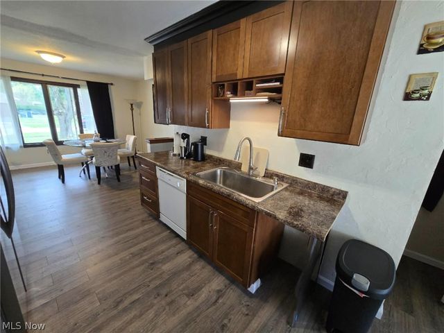 1228 Sarkies Drive NE, Warren, OH 44483