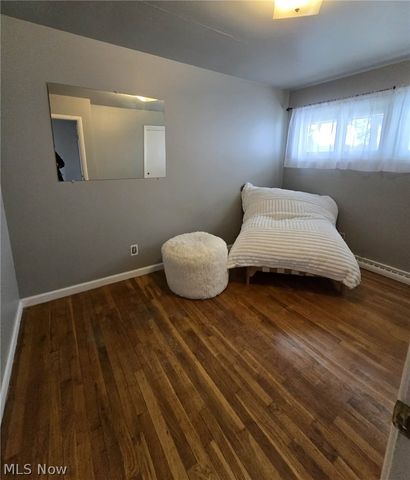 1228 Sarkies Drive NE, Warren, OH 44483