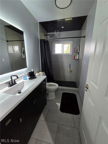 1228 Sarkies Drive NE, Warren, OH 44483