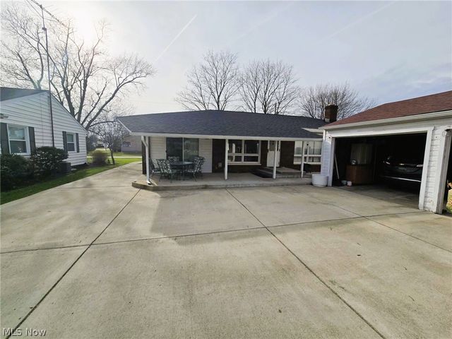 1228 Sarkies Drive NE, Warren, OH 44483