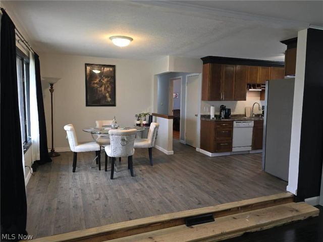 1228 Sarkies Drive NE, Warren, OH 44483