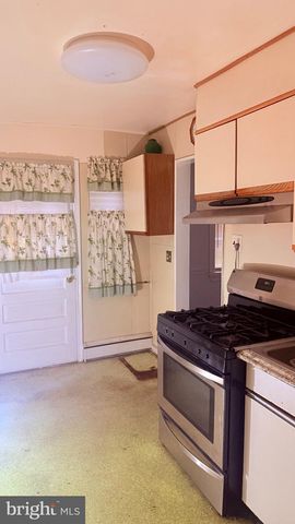 1304 EDGEWOOD AVE, Trenton, NJ 08618