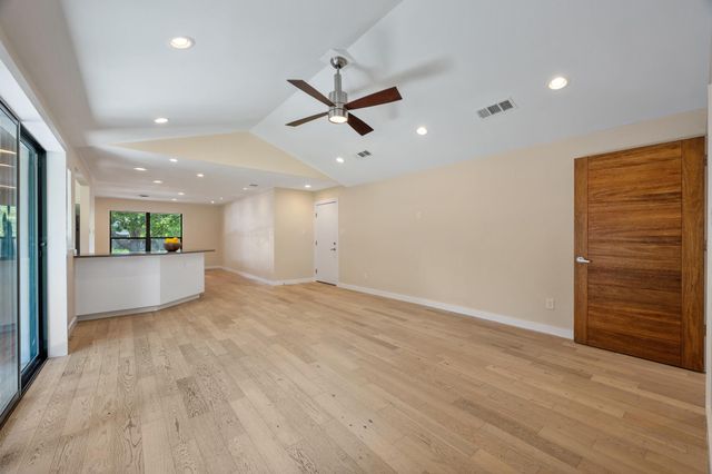 2611 Side DR, Austin, TX 78704