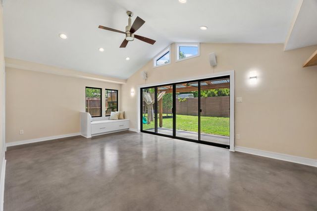 2611 Side DR, Austin, TX 78704