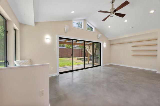 2611 Side DR, Austin, TX 78704