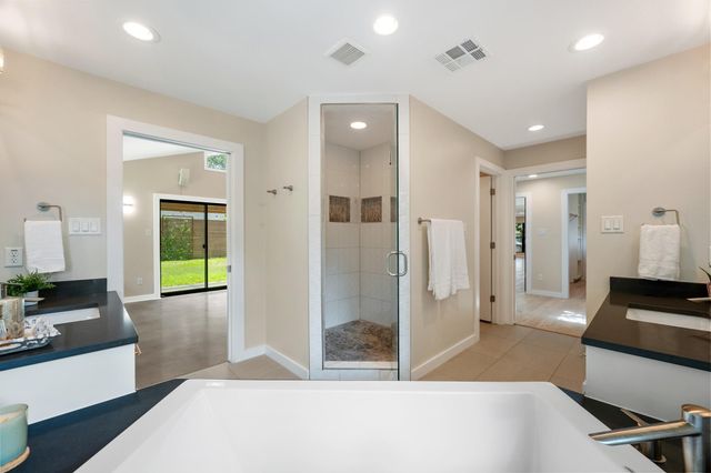2611 Side DR, Austin, TX 78704