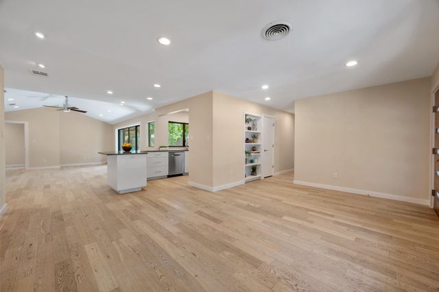 2611 Side DR, Austin, TX 78704