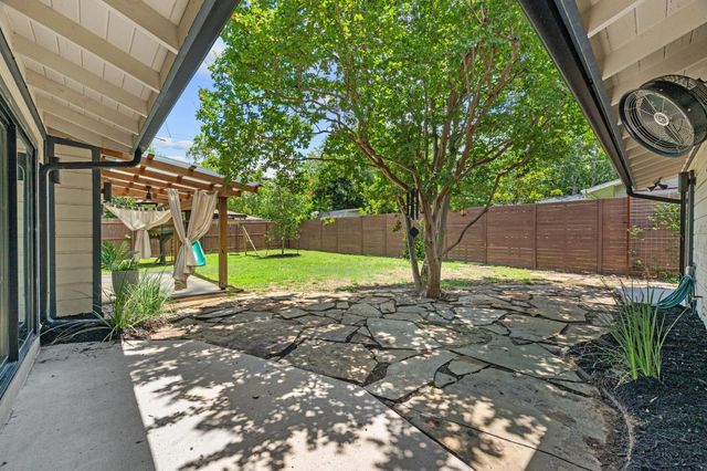 2611 Side DR, Austin, TX 78704