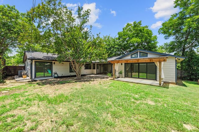 2611 Side DR, Austin, TX 78704