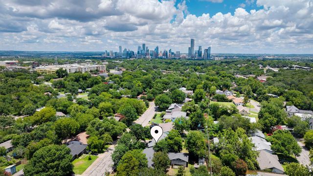 2611 Side DR, Austin, TX 78704