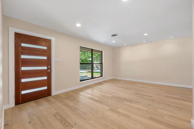 2611 Side DR, Austin, TX 78704