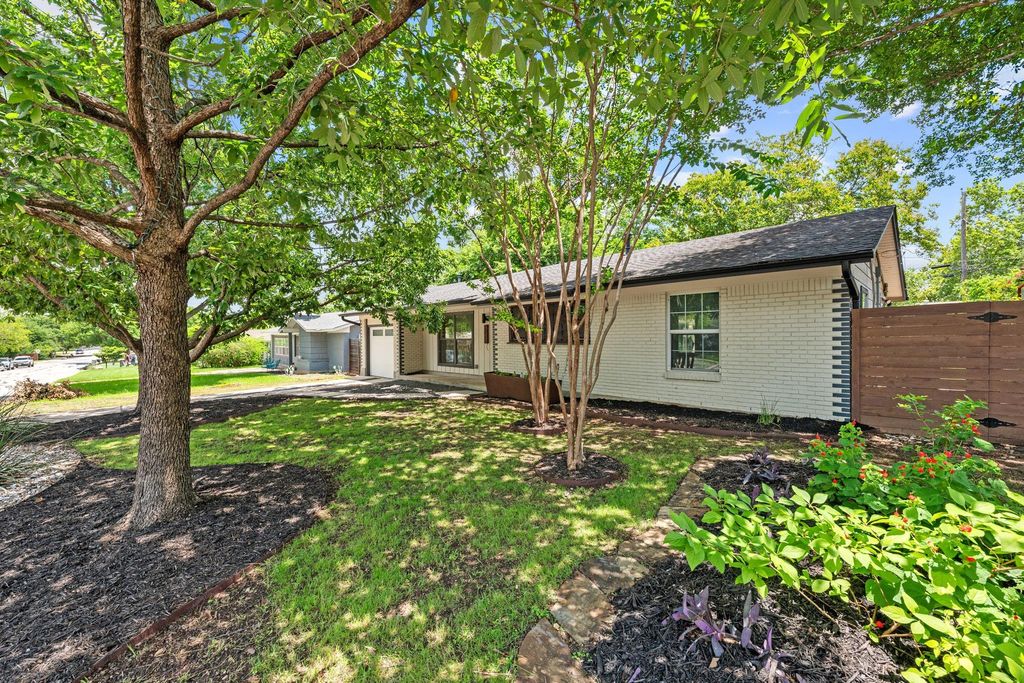 2611 Side DR, Austin, TX 78704