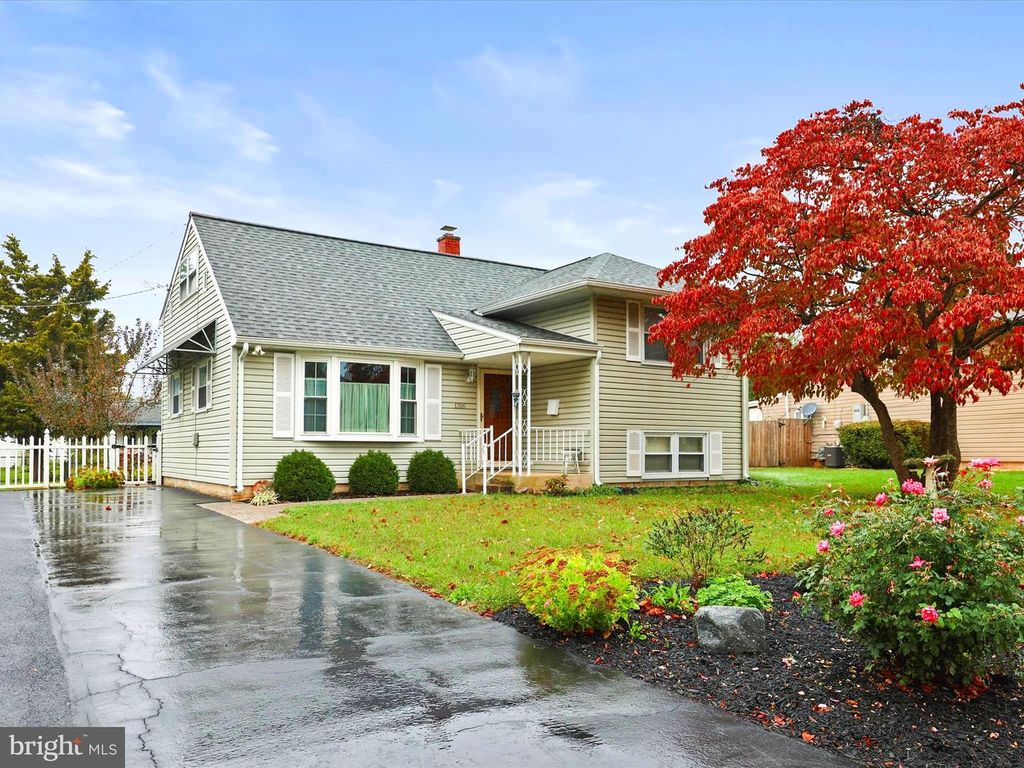 1316 LIVINGSTON RD, York, PA 17404