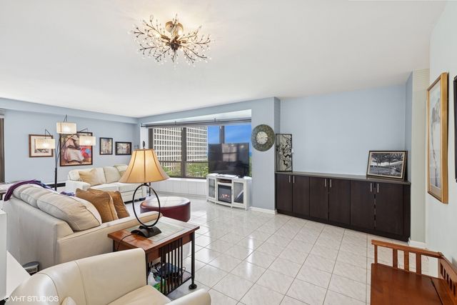 5050 S East End Avenue 9C, Chicago, IL 60615