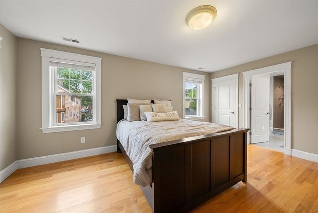 37 Pequossette 37, Watertown, MA 02472