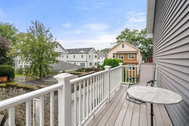 37 Pequossette 37, Watertown, MA 02472
