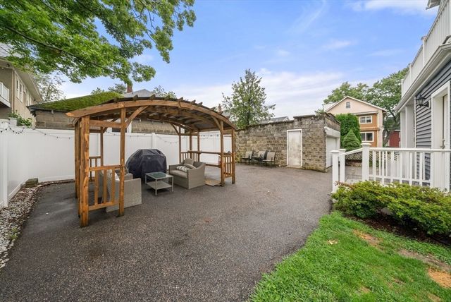 37 Pequossette 37, Watertown, MA 02472