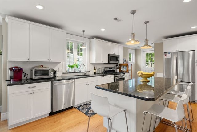 37 Pequossette 37, Watertown, MA 02472