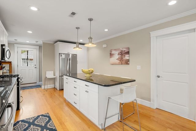 37 Pequossette 37, Watertown, MA 02472