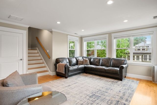 37 Pequossette 37, Watertown, MA 02472