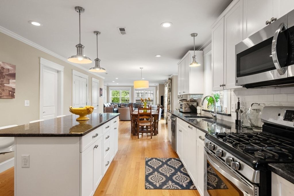 37 Pequossette 37, Watertown, MA 02472