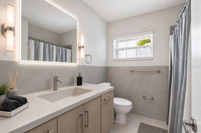 6765 11TH AVENUE N, St Petersburg, FL 33710