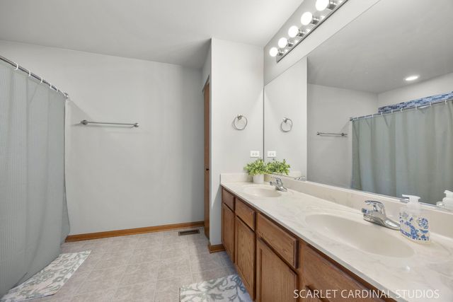 1329 Wabena Avenue, Minooka, IL 60447