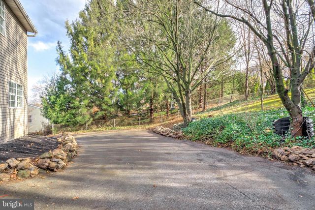 737 FERNDALE RD, Mount Joy, PA 17552