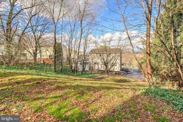 737 FERNDALE RD, Mount Joy, PA 17552