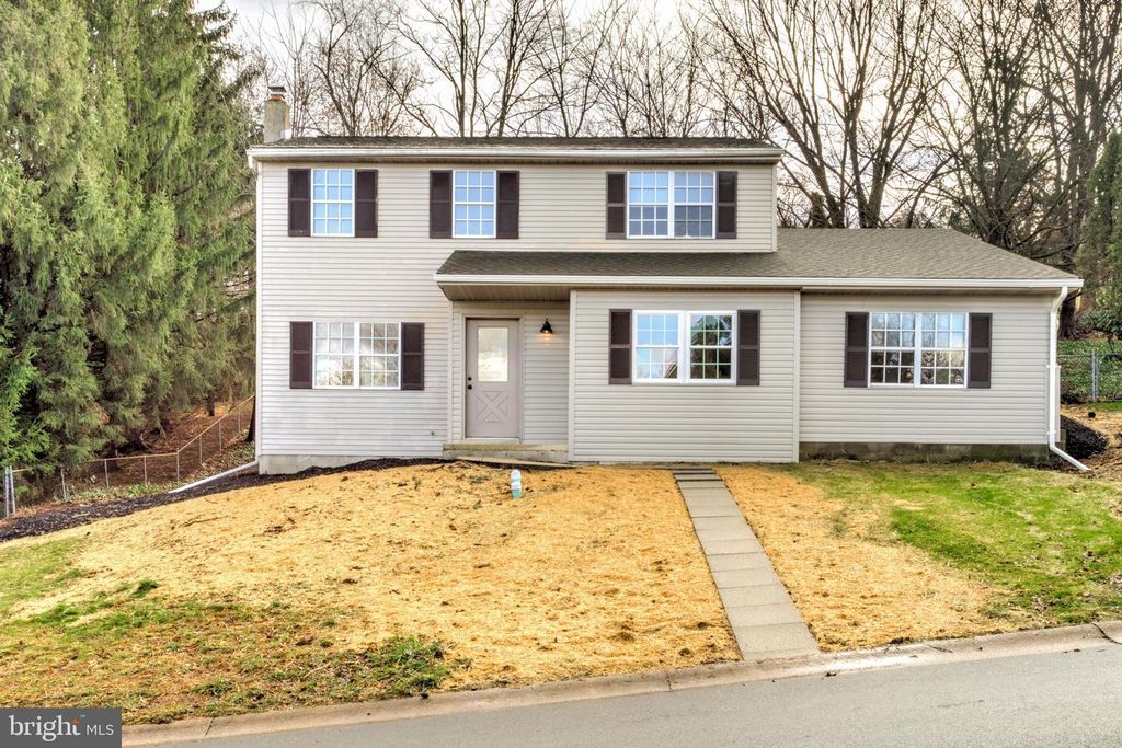 737 FERNDALE RD, Mount Joy, PA 17552