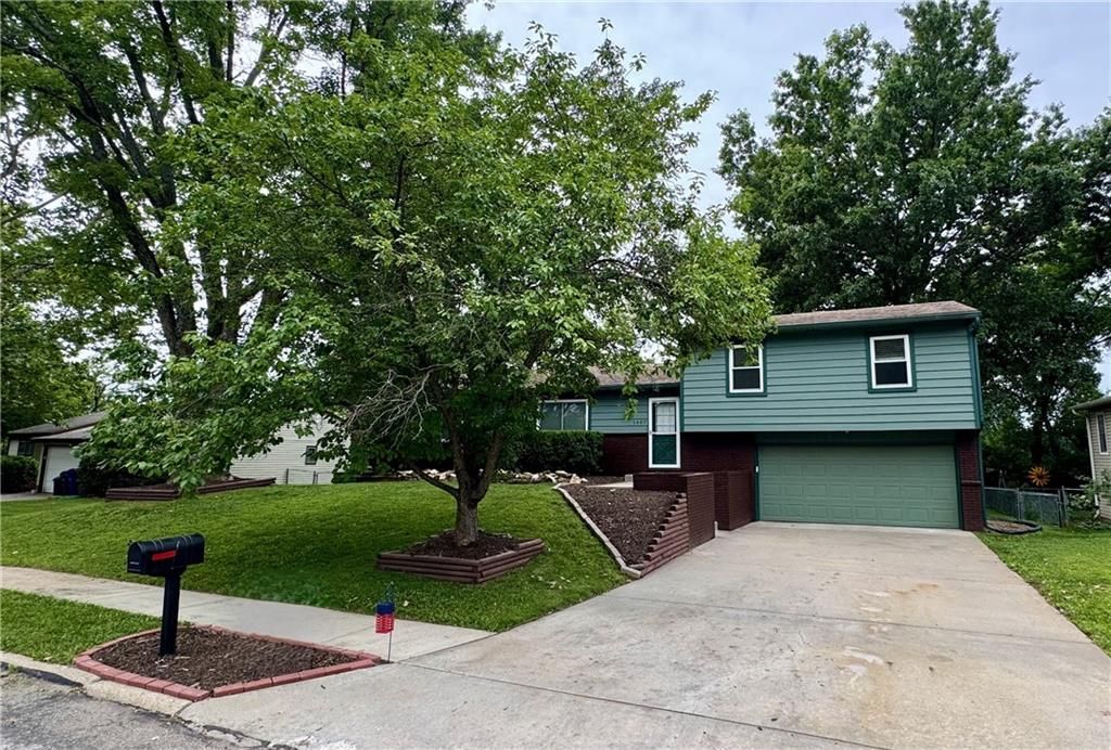 1607 W 28 Terrace, Lawrence, KS 66046