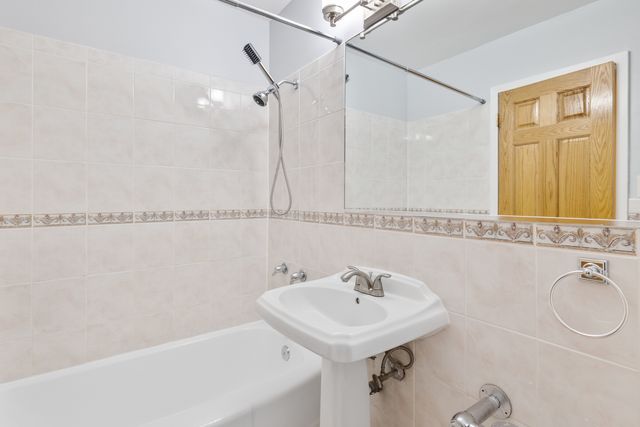 5858 N Sheridan Road 406, Chicago, IL 60660