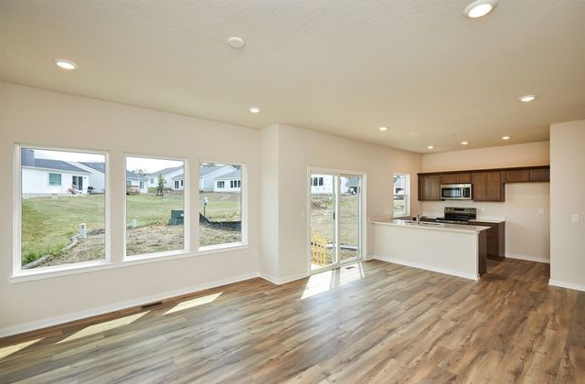 4401 Honey Bee Ridge, Des Moines, IA 50317