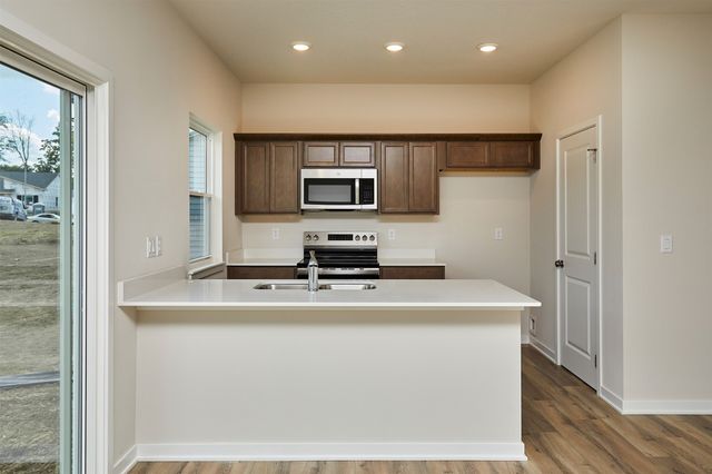 4401 Honey Bee Ridge, Des Moines, IA 50317