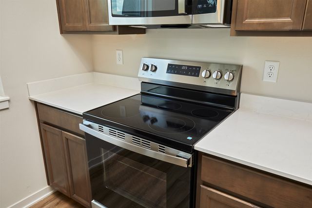 4401 Honey Bee Ridge, Des Moines, IA 50317