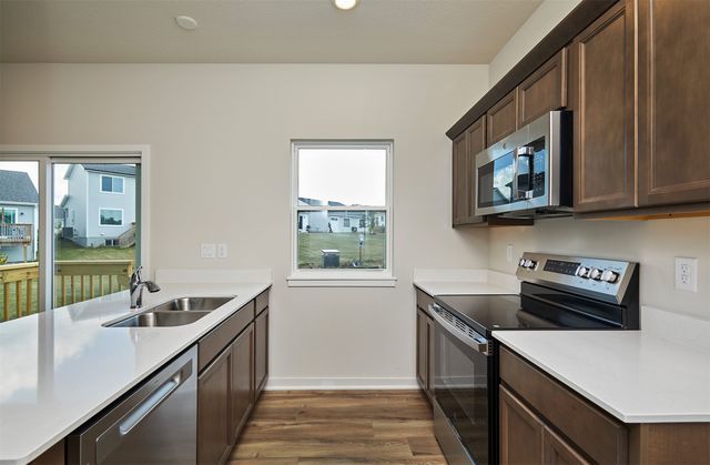 4401 Honey Bee Ridge, Des Moines, IA 50317