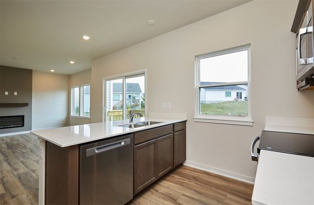 4401 Honey Bee Ridge, Des Moines, IA 50317