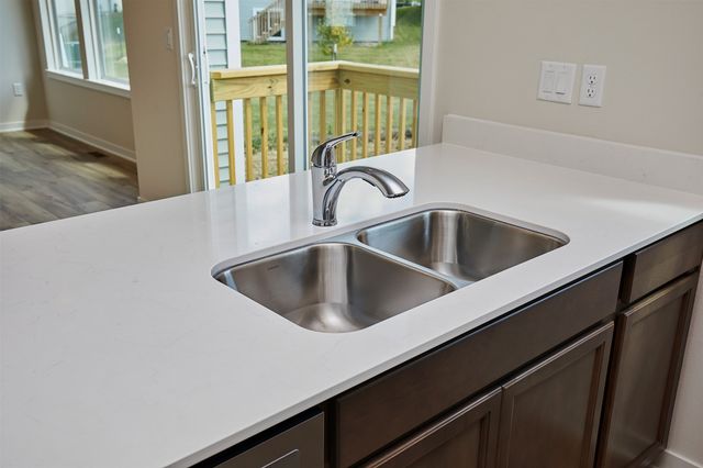 4401 Honey Bee Ridge, Des Moines, IA 50317