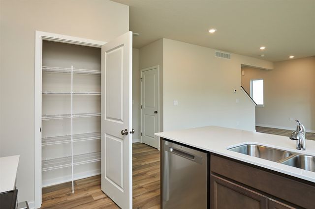 4401 Honey Bee Ridge, Des Moines, IA 50317