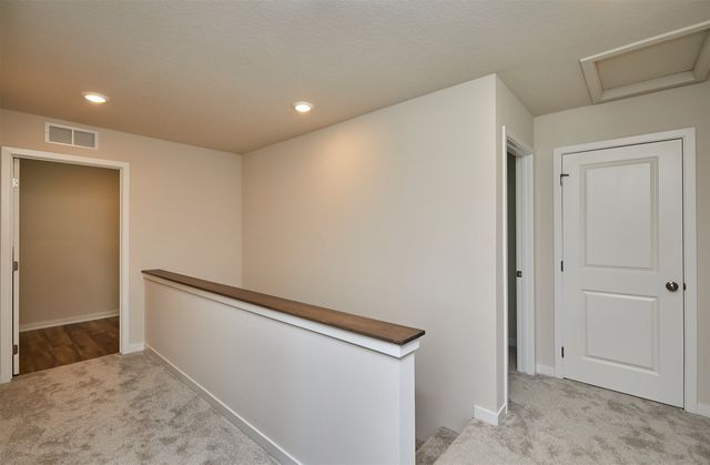 4401 Honey Bee Ridge, Des Moines, IA 50317