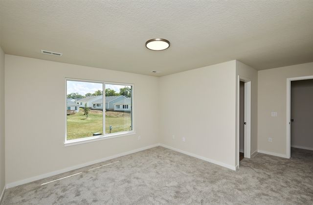 4401 Honey Bee Ridge, Des Moines, IA 50317