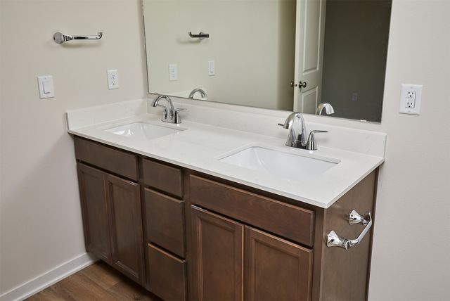 4401 Honey Bee Ridge, Des Moines, IA 50317