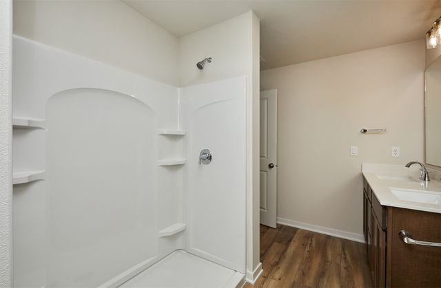 4401 Honey Bee Ridge, Des Moines, IA 50317