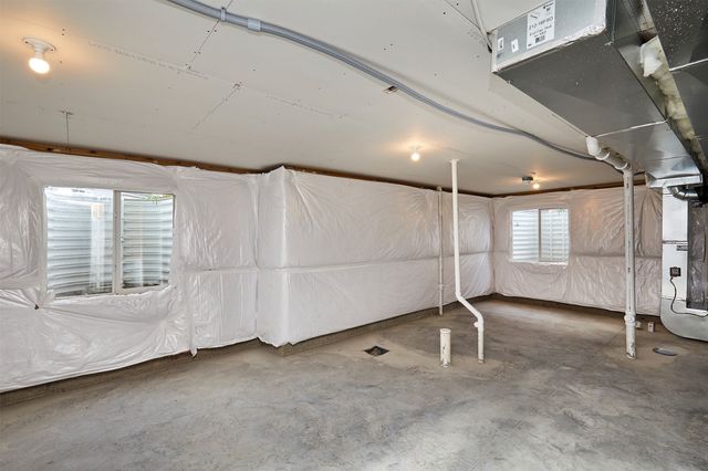 4401 Honey Bee Ridge, Des Moines, IA 50317