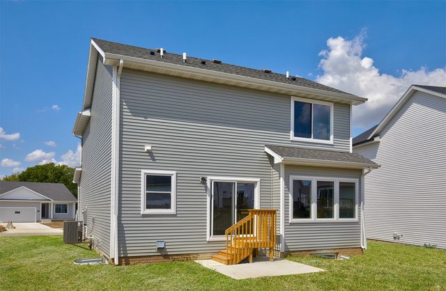 4401 Honey Bee Ridge, Des Moines, IA 50317