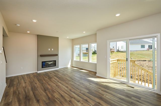 4401 Honey Bee Ridge, Des Moines, IA 50317