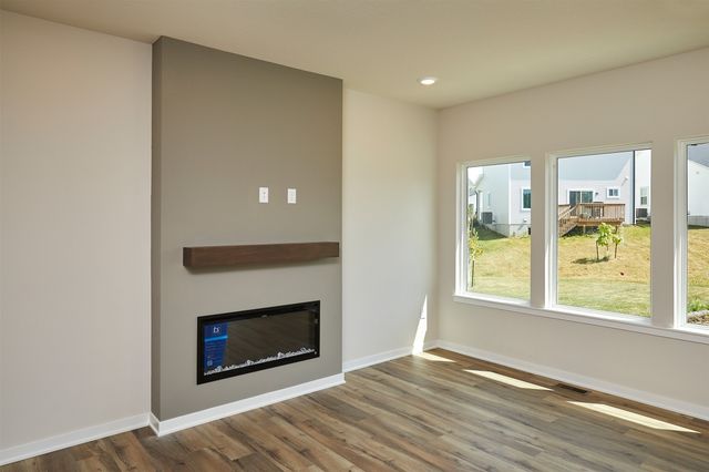 4401 Honey Bee Ridge, Des Moines, IA 50317