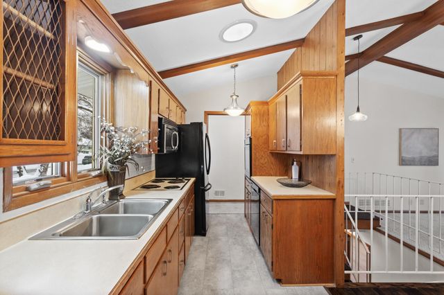 150 104th Lane NW, Coon Rapids, MN 55448