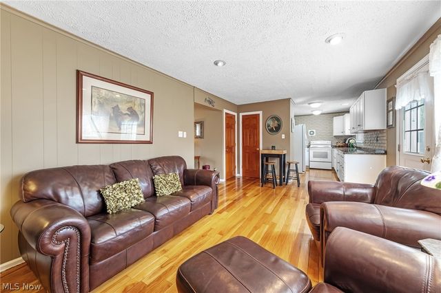880 Markham Avenue, Cuyahoga Falls, OH 44221